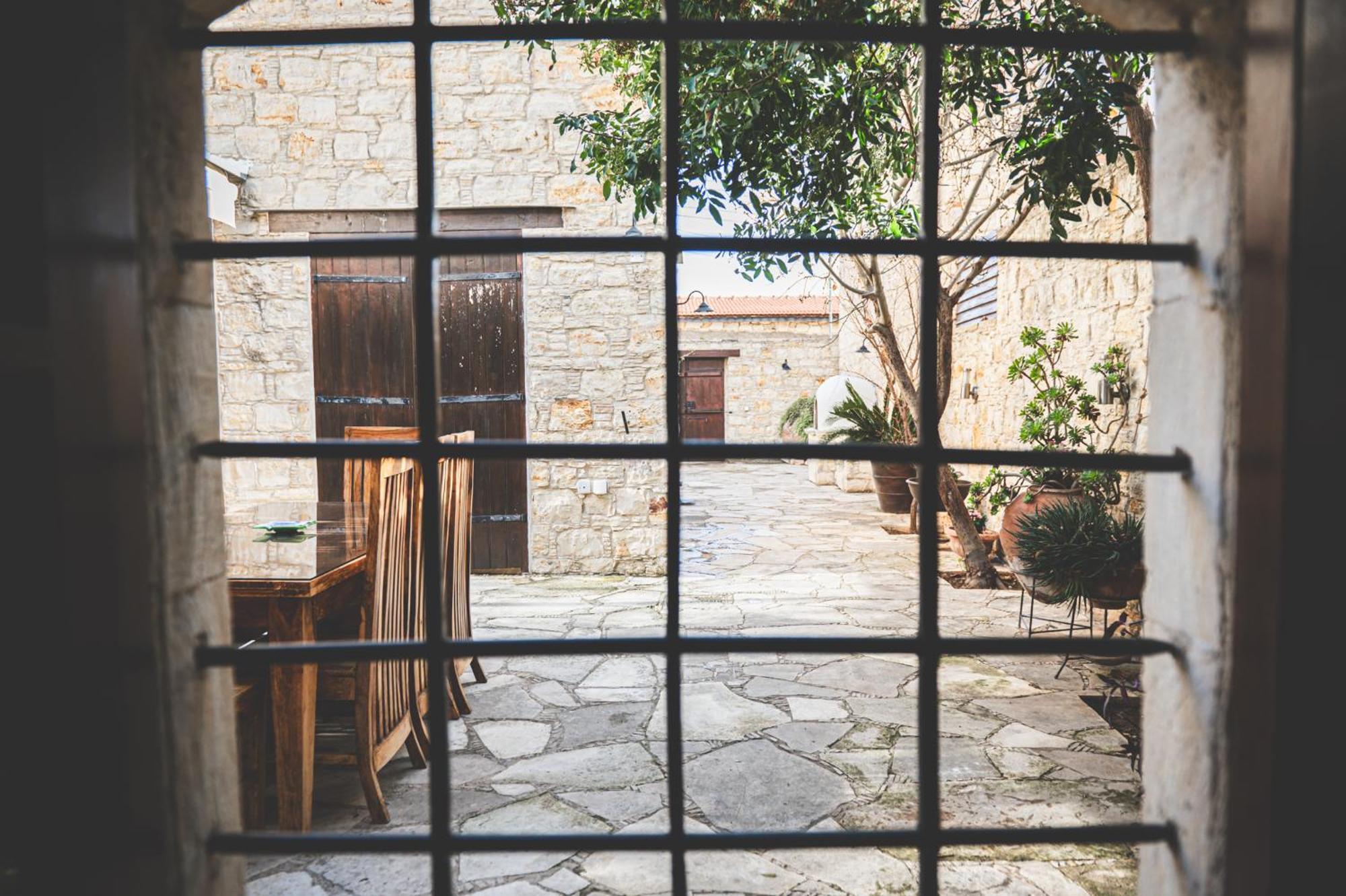 Oinoessa Traditional Boutique *