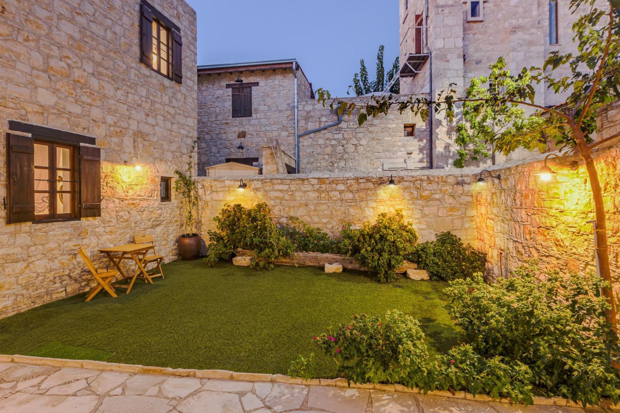Oinoessa Traditional Boutique Lofou
