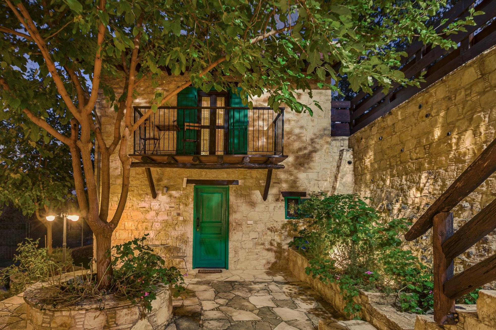 Oinoessa Traditional Boutique Lofou