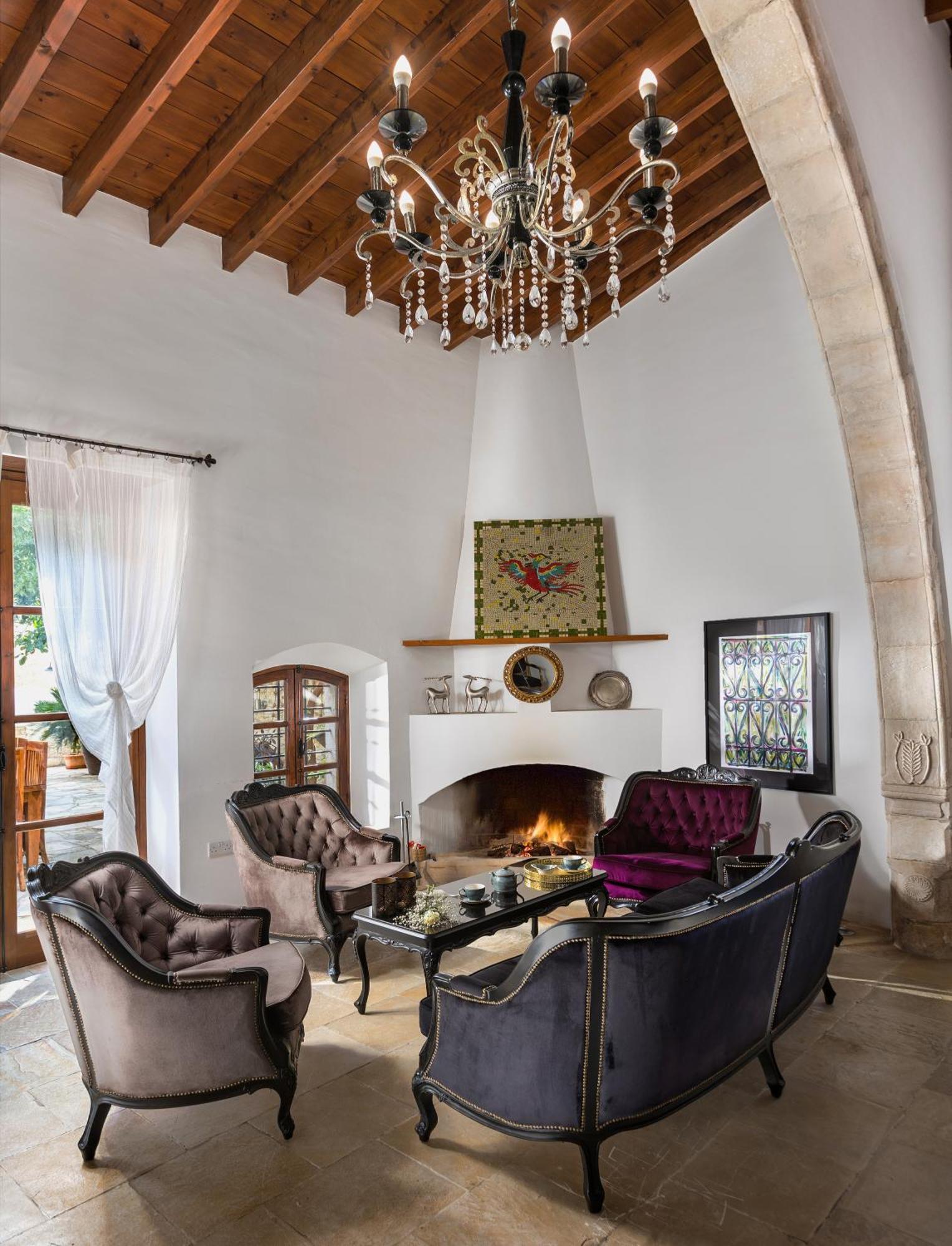 Oinoessa Traditional Boutique Lofou